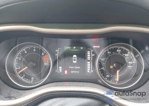 2016 Jeep Cherokee Latitude z USA, uszkodzony, nr VIN 1C4PJMCB9GW163320